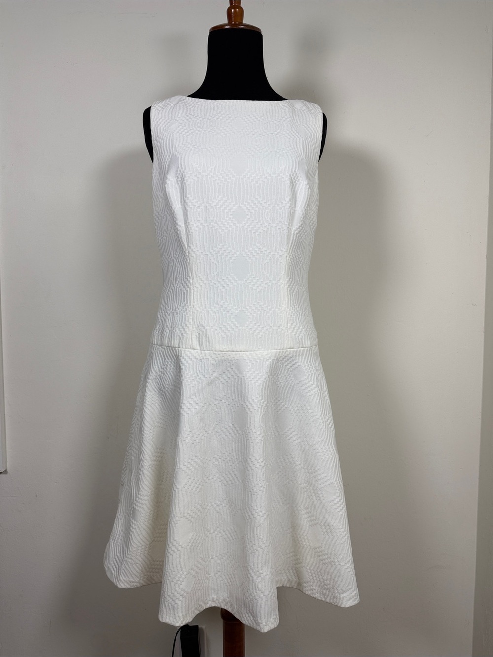 PHOEBE COUTURE Sleeveless White Textured Fit-and-Flare Dress 6
